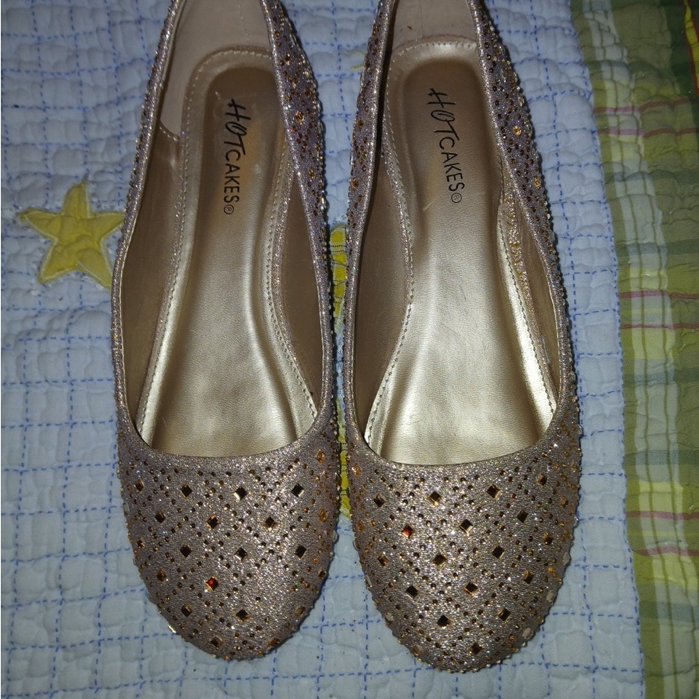 Hot Cakes Gold Perforated Flats